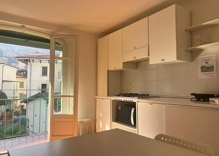 Liberty House * ストレーザ